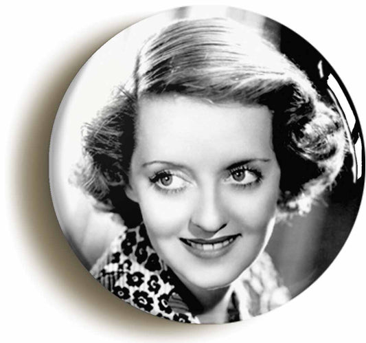 A picture of the front of the product, titled Bette Davies Forties Hollywood 1940s Button Pin Badge