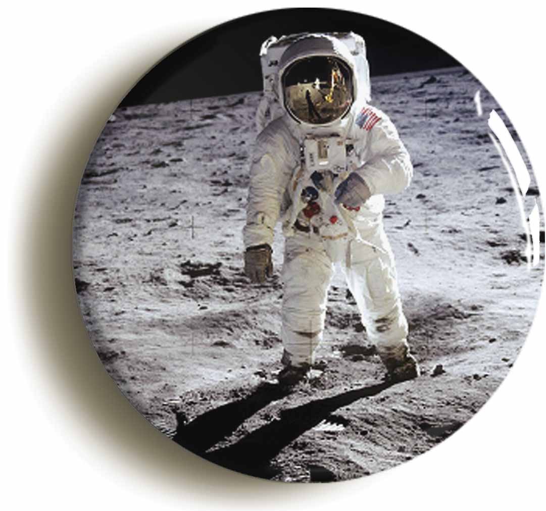 A picture of a fridge magnet